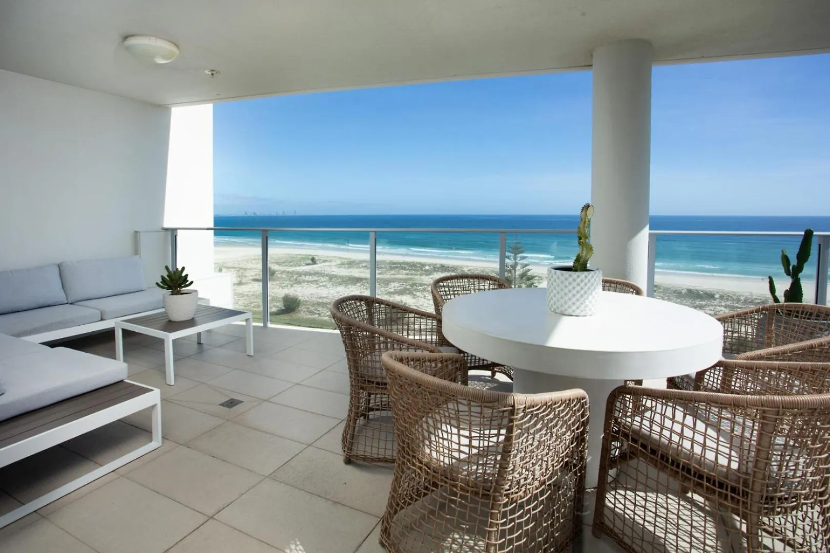 Villa Sol - Luxury 3 Bedroom Villa In Kirra Gold Coast
